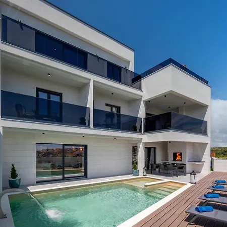 Villa Luxury Wellness & Depaja
