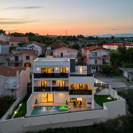 Villa Luxury Wellness & Depaja *
