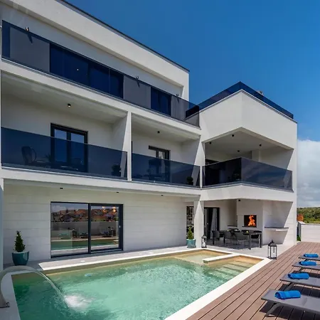 Villa Luxury Wellness & Depaja