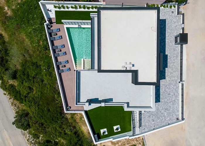 Villa Luxury Wellness & Depaja *